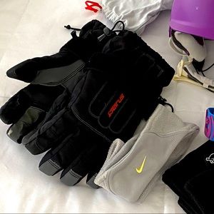 SNOW GLOVES - nonnegotiable price.